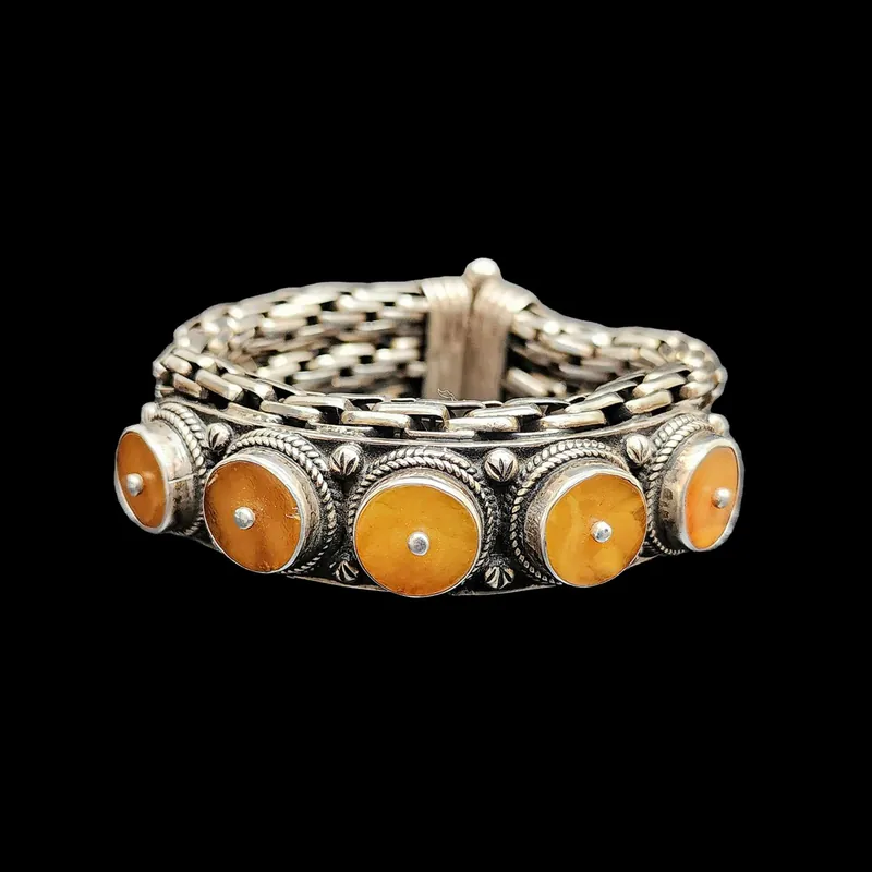 Bracelet en argent avec cinq pierres