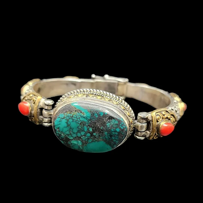 Bracelet en argent avec incrustation de pierre