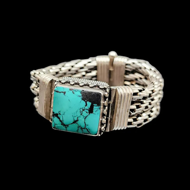 Bracelet en argent avec sertissage de pierres