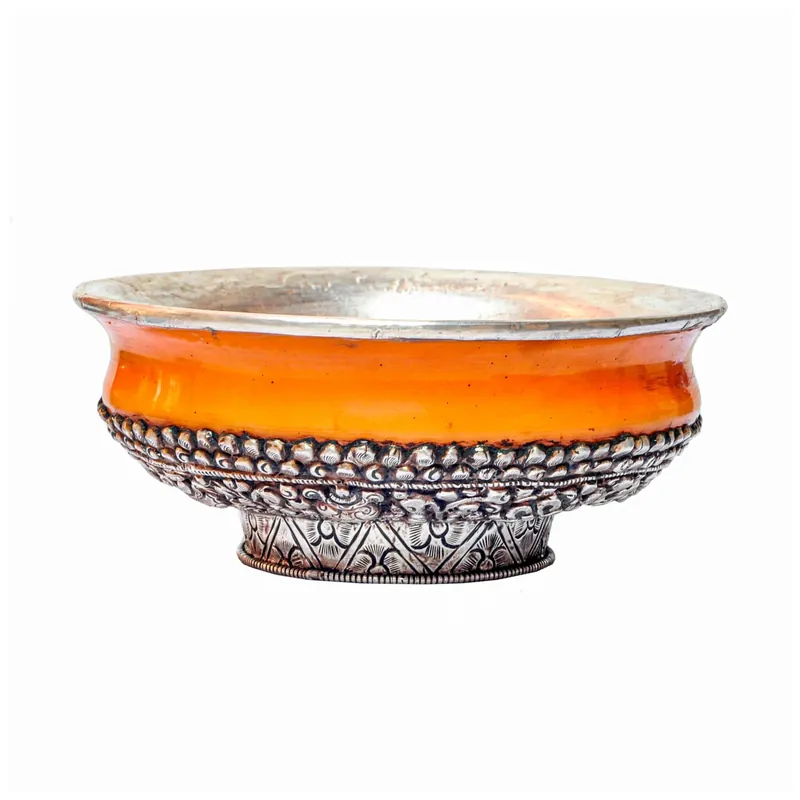 Coupe d’offrande en argent avec des bols en ambre