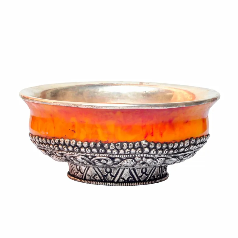 Coupe d’offrande en argent avec des bols en ambre