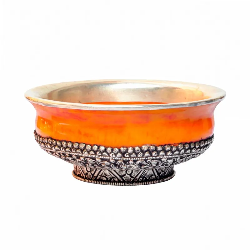 Tasse en argent avec bols d’offrande en ambre