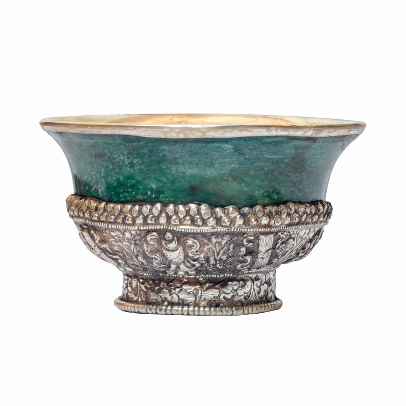 Coupe en argent avec bols en ambre pour usage rituel