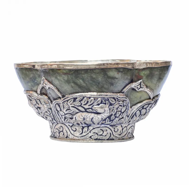 Coupe en argent avec bol d’offrande en ambre et design de lotus