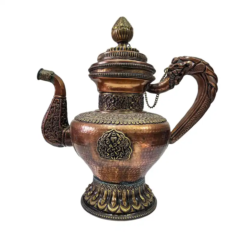 Vase en laiton pour les offrandes de thé tibétain