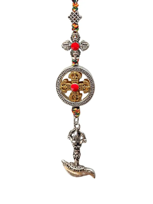 Amulette rituelle en métal représentant le dorje double et le kartika