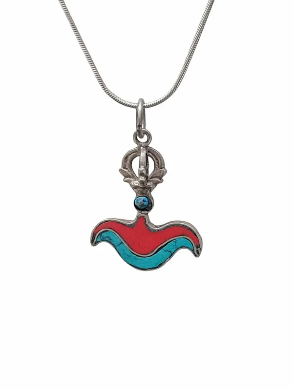 Pendentif en argent avec un design de Kartika pour l’Éveil