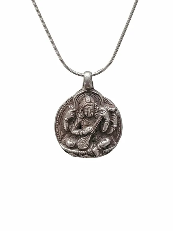 Pendentif en argent de Saraswati pour la sagesse et la connaissance