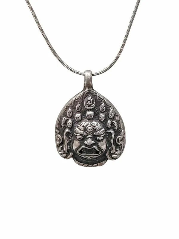 Pendentif en argent d’Akash Bhairav avec chaîne