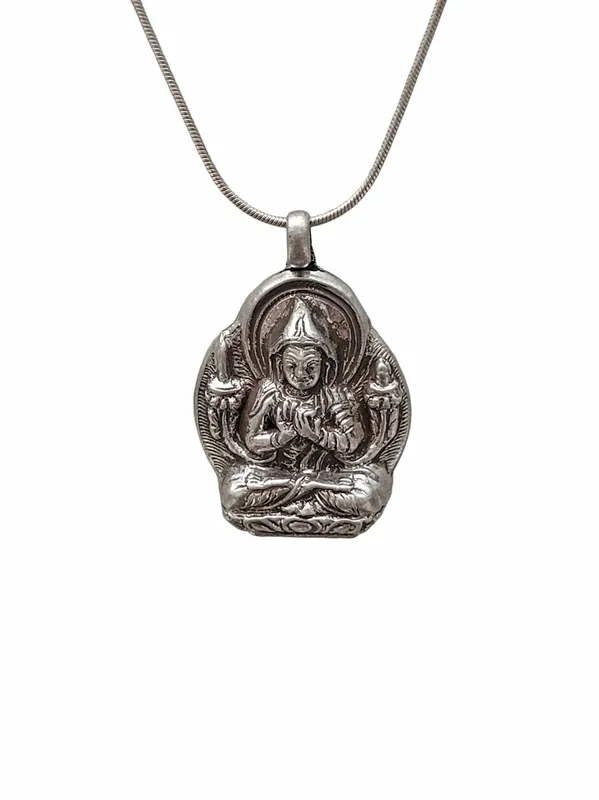 Pendentif en argent au design du Bouddha Vairocana