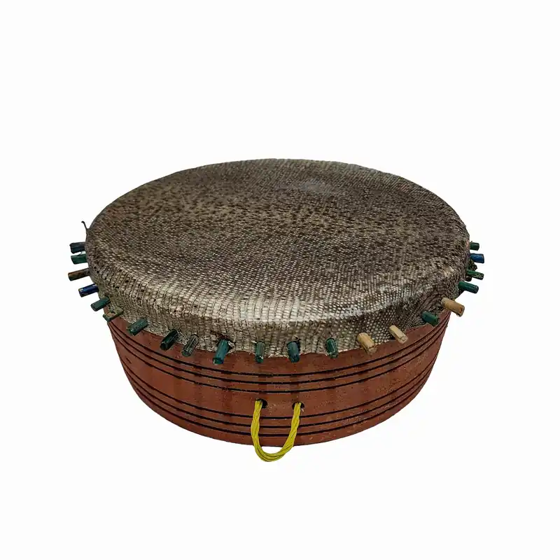 Instrument folklorique khainjadi en bois et en peau