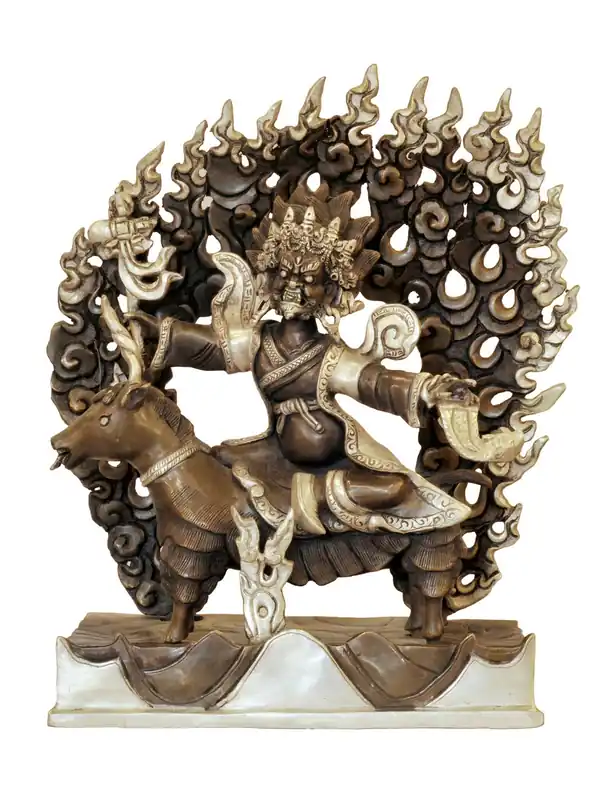 Statue de divinité protectrice tibétaine en cuivre du Vajrayana