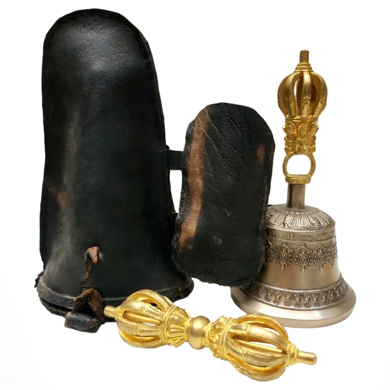 Ensemble de cloche et dorje avec couverture en cuir de chèvre