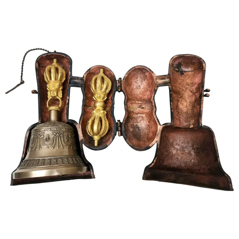 Cloche et dorje en bronze et en cuivre