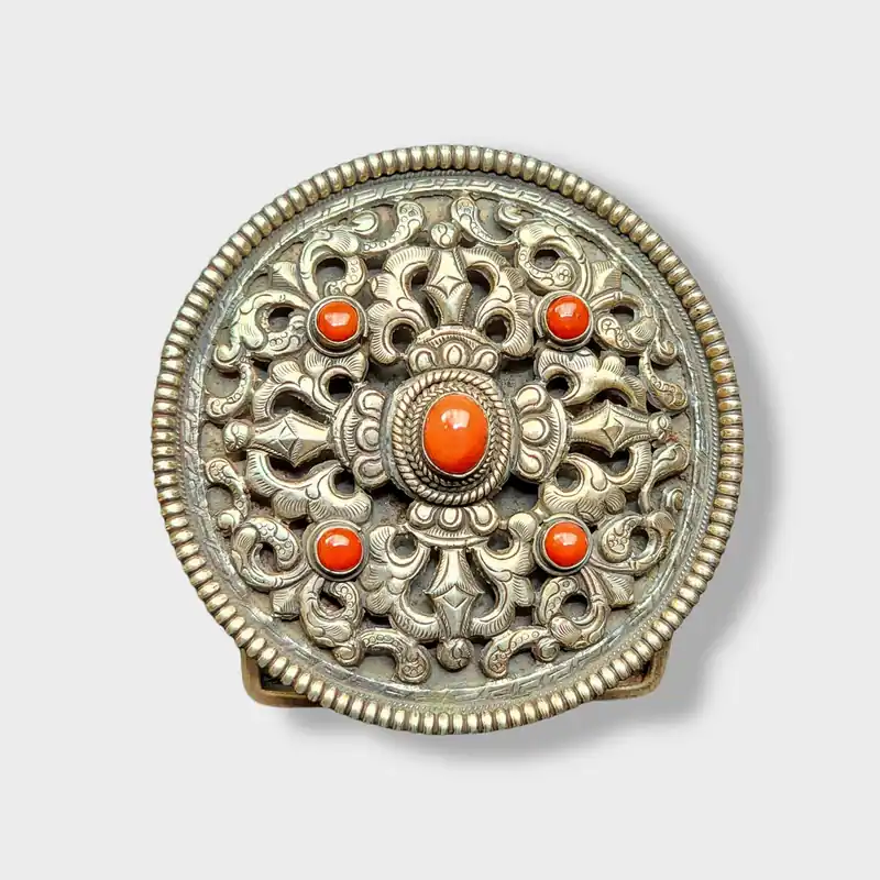 Boucle de ceinture en argent avec détails en corail