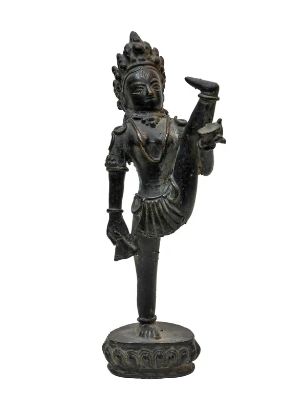Statue en cuivre magistralement sculptée d’Akash Yogini – Incarnation de la Sagesse et de la Compassion