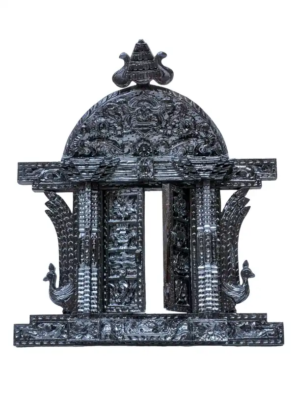 Porte en bois sculptée à la main Newari avec des symboles d’Ashtamangala