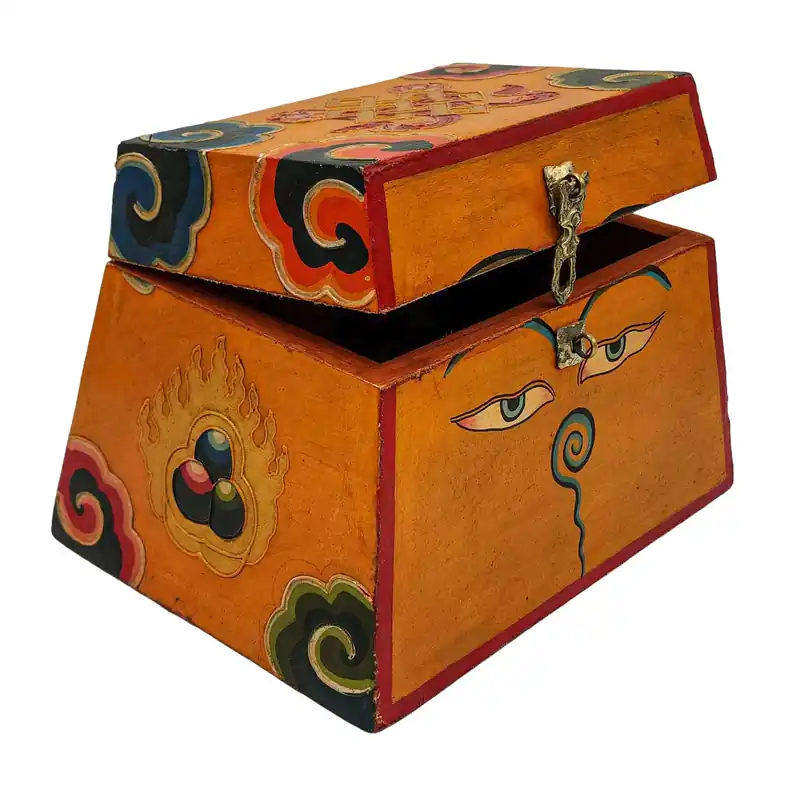 Boîte rituelle en bois tibétain avec œil de Bouddha