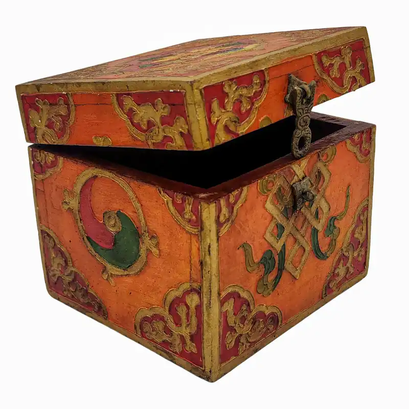 Boîte en bois tibétain avec un motif de nœud infini
