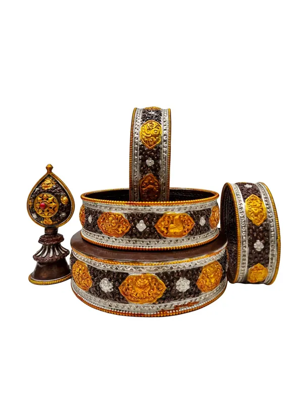 Mandala en cuivre Ratna avec des détails plaqués or