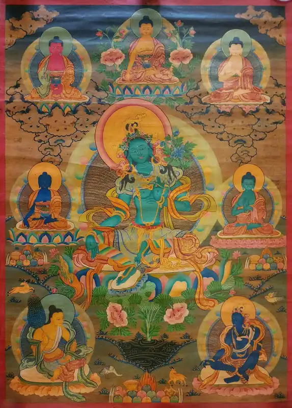 Thangka de Tara verte avec design des Pancha Bouddhas