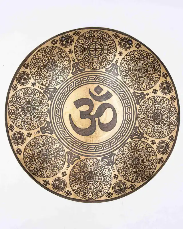 Le gong sculpté Om Mandala