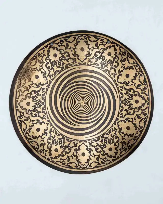 Gong avec mandala cosmique sculpté