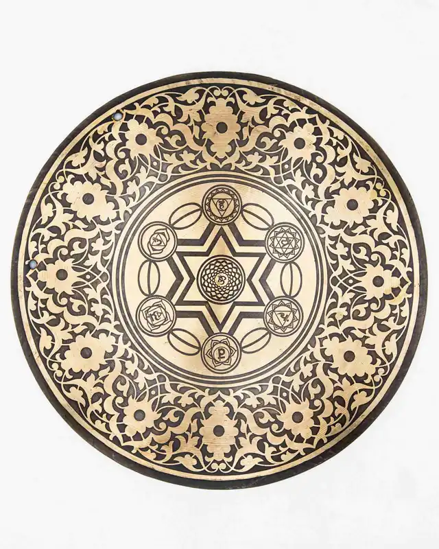 Mantra et gong sculpté de fleurs