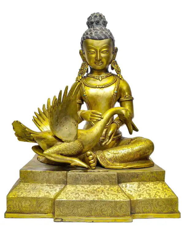 Statue de Siddhartha Gautama Bouddha avec un cygne blessé.