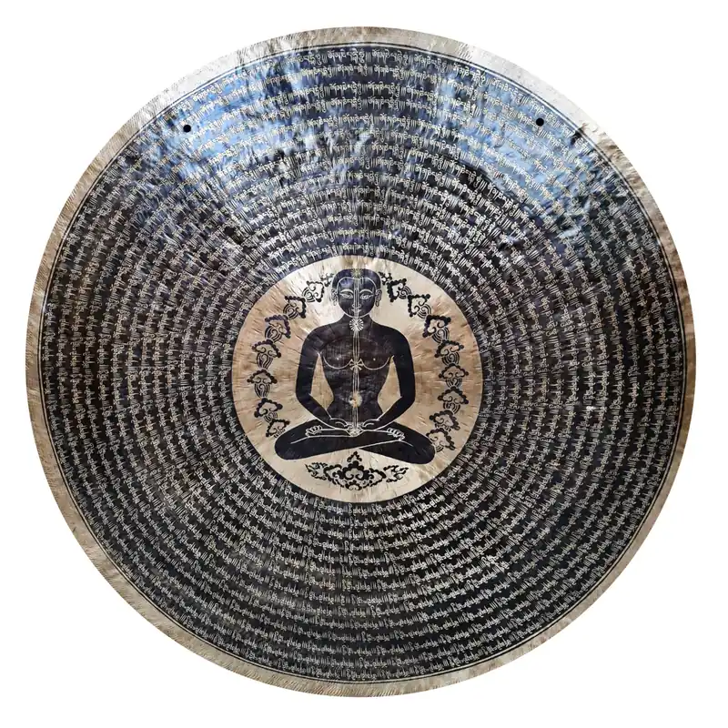Le « yogi » est une sculpture sur gong.