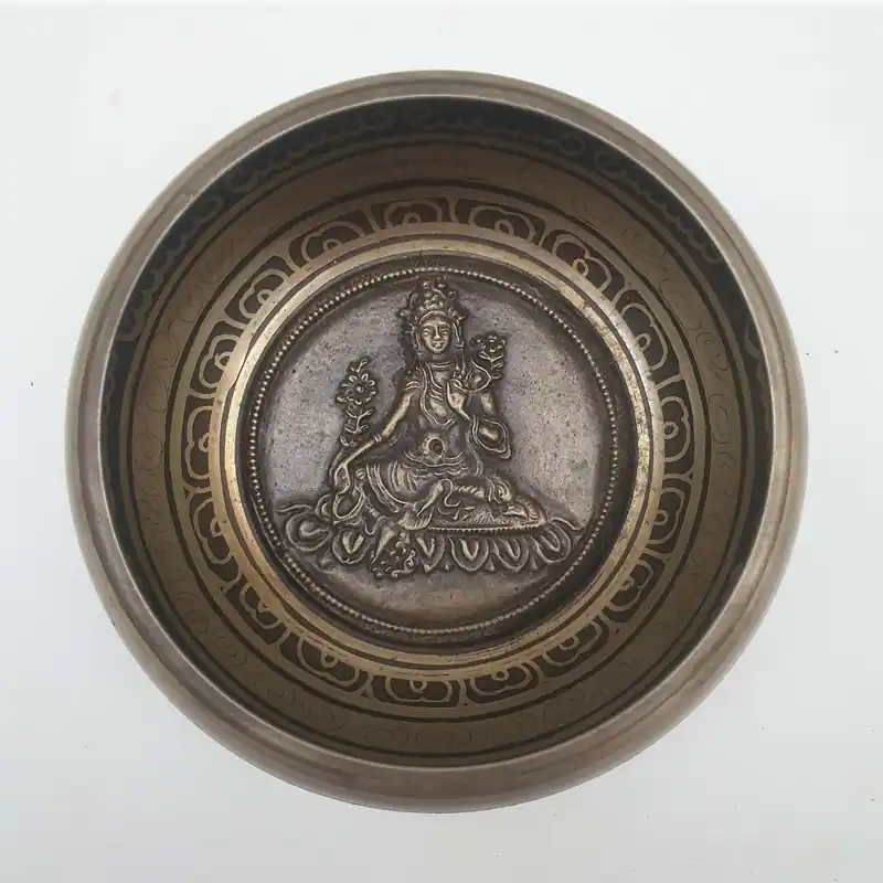 Bol chantant sculpté de la déesse Tara verte