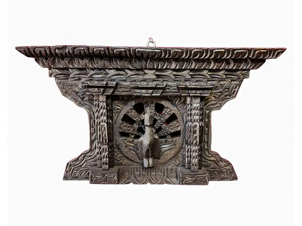 Fenêtre traditionnelle en bois de Kumari