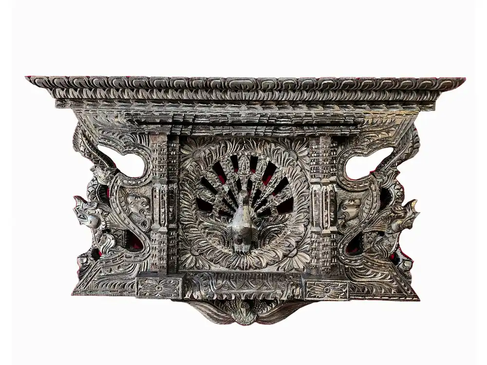 La fenêtre au design de paon