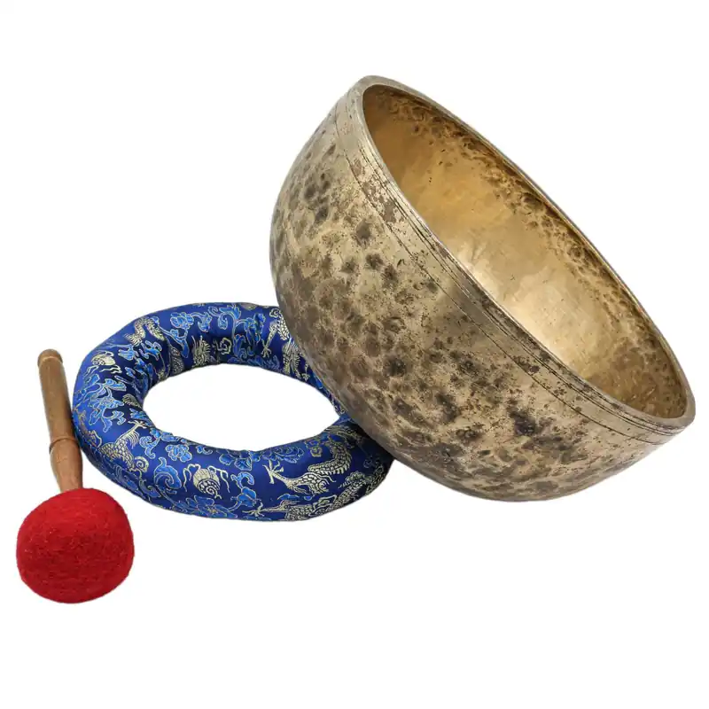 Bol Jambati de 14 cm en métal martelé à la main, provenant du Népal.