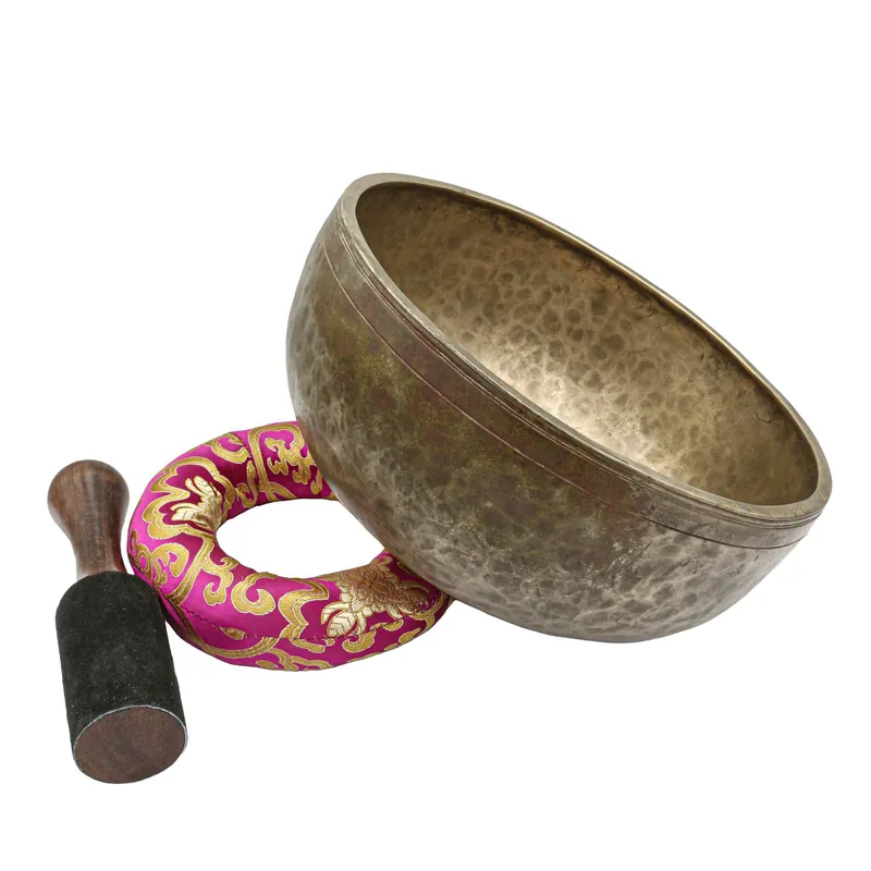 Bol Jambati martelé à la main de 13 cm provenant du Népal.