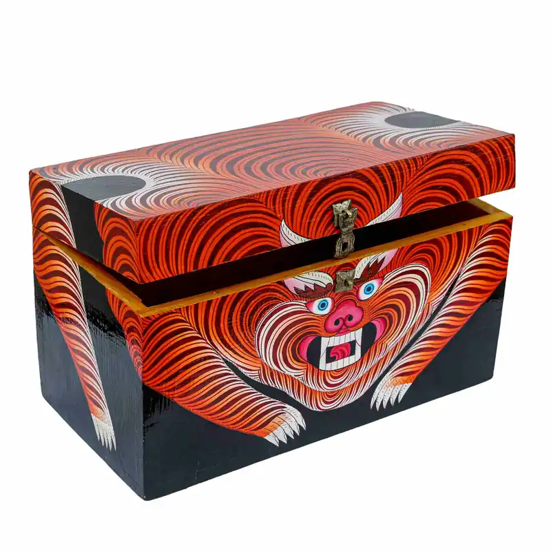 Boîte rituelle avec motif de tigre