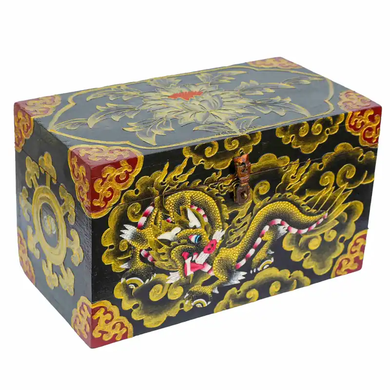 Boîte rituelle en bois avec motif de dragon
