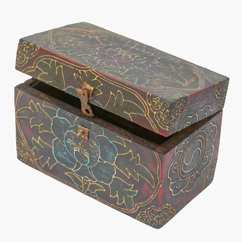 Boîte traditionnelle avec motif de lotus