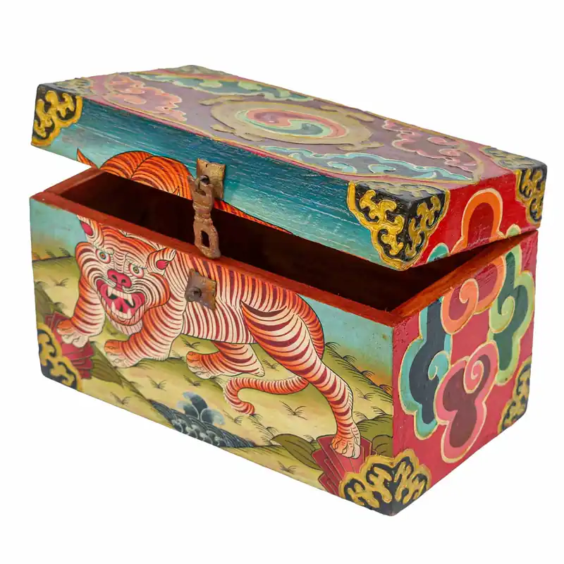 Boîte traditionnelle en bois avec motif de tigre