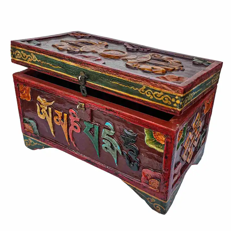 Boîte en bois avec mantra tibétain