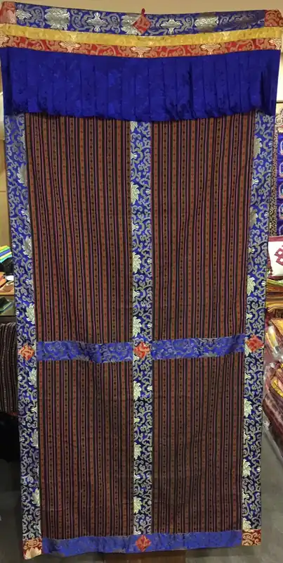 Rideau bleu traditionnel
