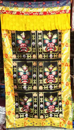 Rideaux en soie avec Mahakala