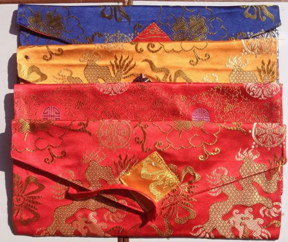 Couverture en brocart de soie pour le pencha