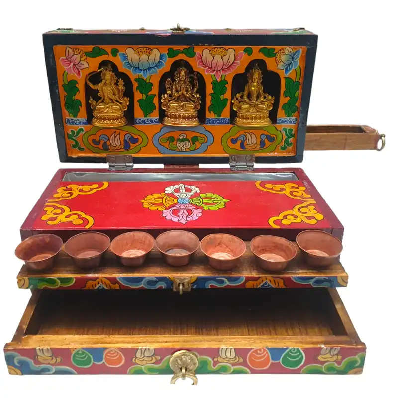 Autel tibétain avec Manjushri, Chenrezig et Aparmita