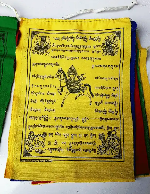 Les drapeaux de prière en coton des divinités