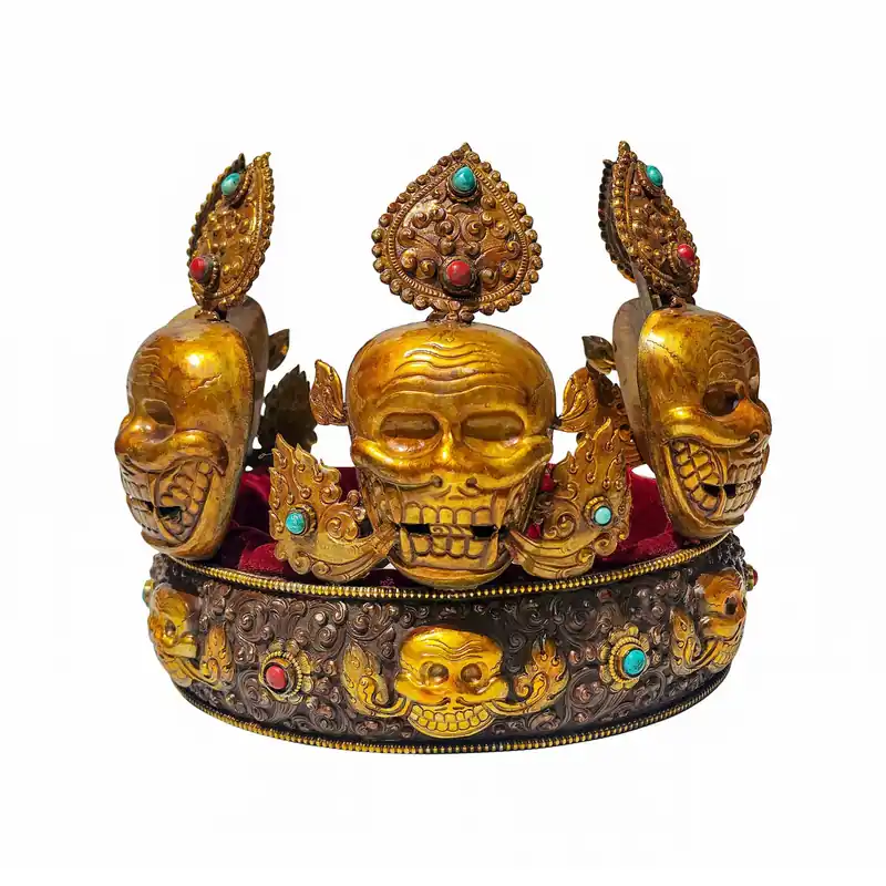Couronne bouddhiste avec un design de crâne