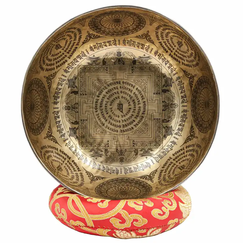 Gravure du mantra Om sur un bol jambati